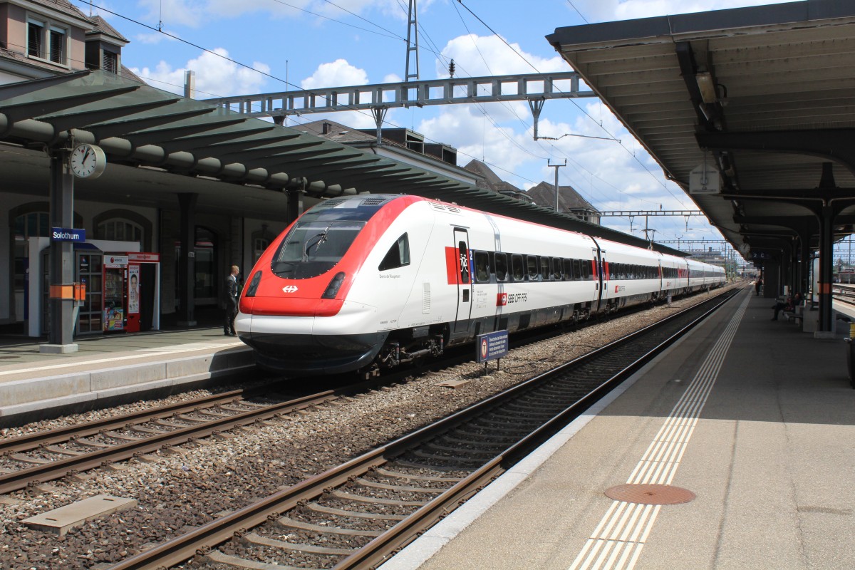 SBB: Der ICN 500 013 (Denis de Rougemont) hält am 9. Juli 2015 im Bahnhof Solothurn.