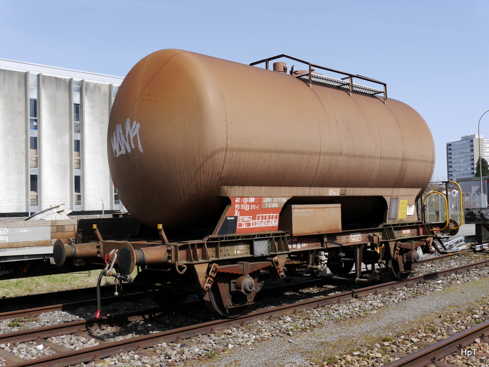 SBB - Dienstwagen Xs 40 85 95 35 511-1 abgestellt im Güterbahnhof von Langenthal am 30.03.2014