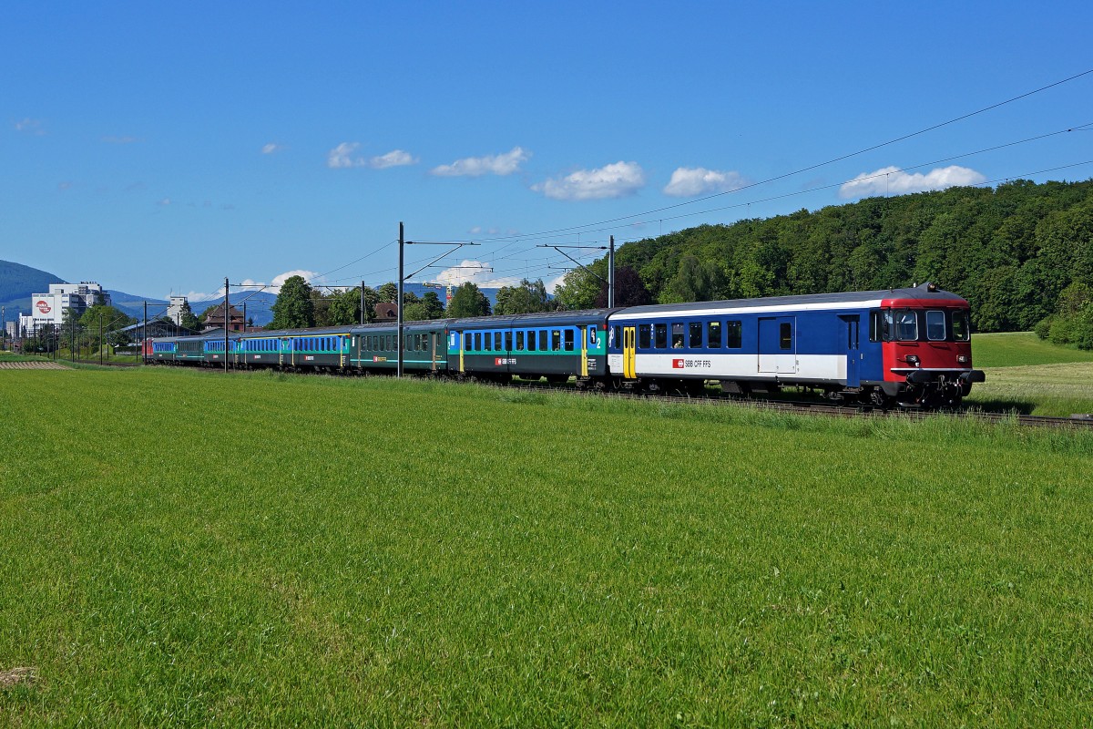 SBB: Dispopendel im Einsatz als RE auf der Strecke Olten-Bern. Die Aufnahme ist am 18. Mai 2014 bei Herzogenbuchsee entstanden.
Foto: Walter Ruetsch
