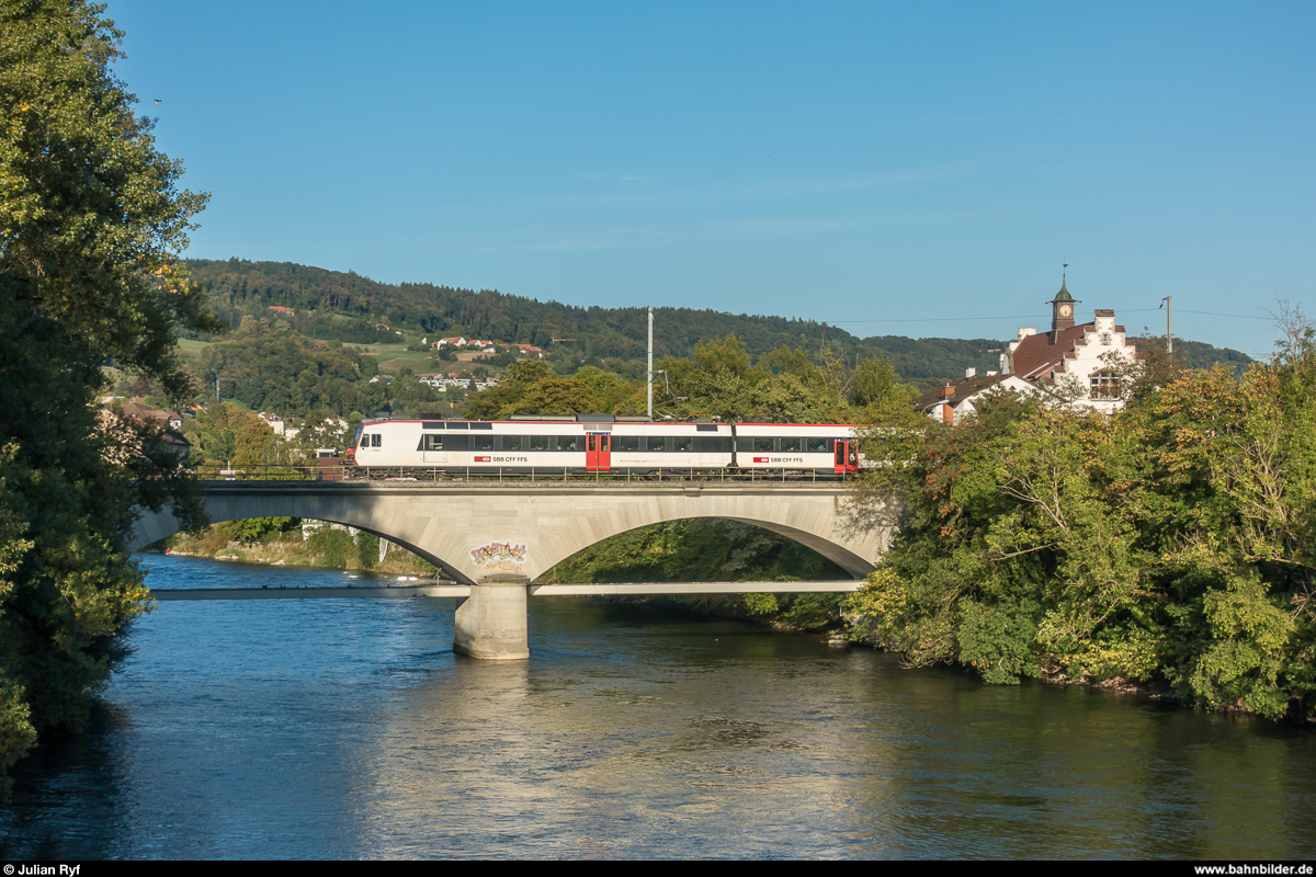 SBB Domino am 8. September 2018 auf der Limmatbrücke Turgi auf dem Weg von Baden nach Bad Zurzach.