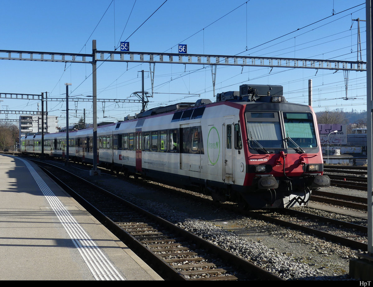 SBB - Domino NPZ an der Spitze der Triebwagen RBDe 560 248-7 abgestellt im Bahnhofsareal in Biel am 21.02.2021