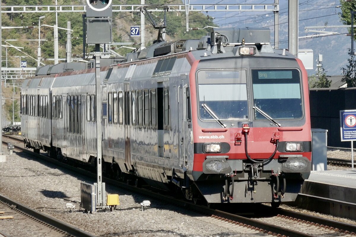 SBB Domino RBDe 560 217 angemietet von RegionAlps am 3.8.22 bei der Einfahrt in Visp.