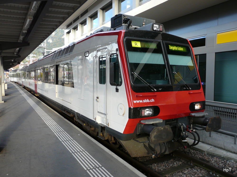 SBB - Domino Triebwagen 560 283-4 als Regio nach Ziegelbrücke im Bahnhof Chur am 18.10.2013