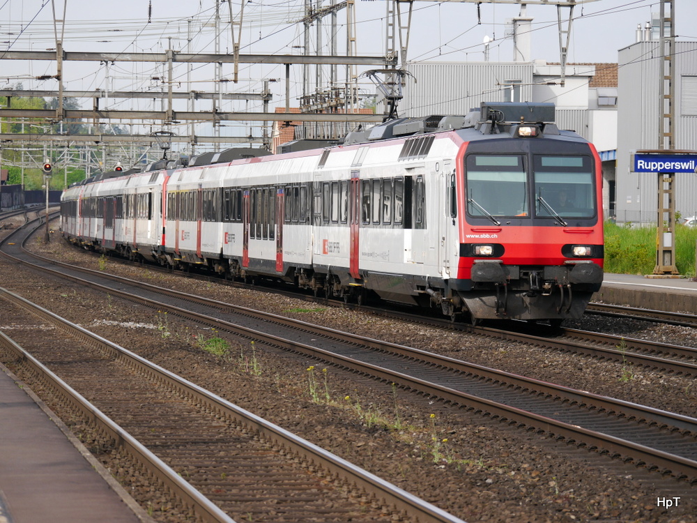 SBB - Domino Triebwagen RBDe 4/4  560 292-5 an der Spitze eines Überfuhrzuges ( Total 3 Pendelzüge/ 2 x 3 Teilig + 1 x 4 Teilig ) bei der durchfahrt in Rupperswil am 25.04.2014
