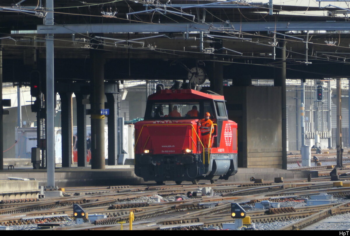 SBB - Ee 922 015-3 bei Rangierfahrt im Bahnhof Basel SBB am 01.02.2026