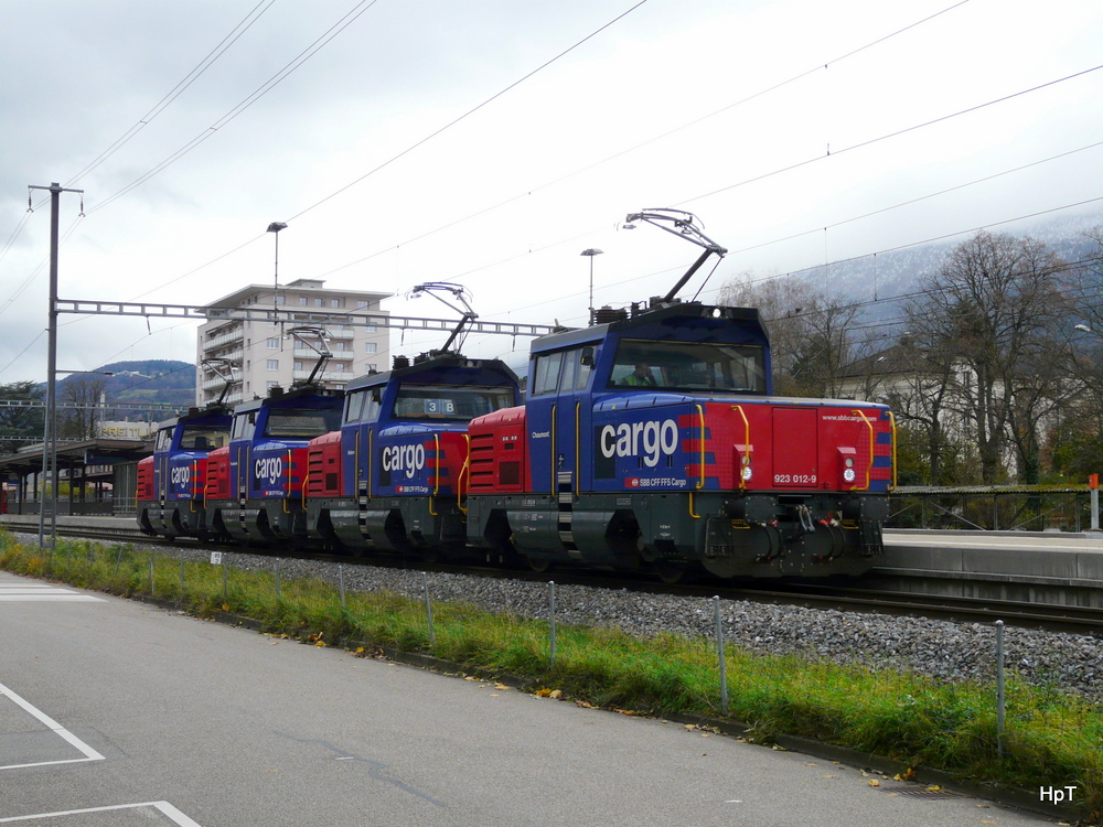SBB - Eem 923 012-9 und 923 001-2 und 923 024-4 und 923 017-8 bei Testfahrt im Bahnhof Grenchen Süd am 24.11.2013