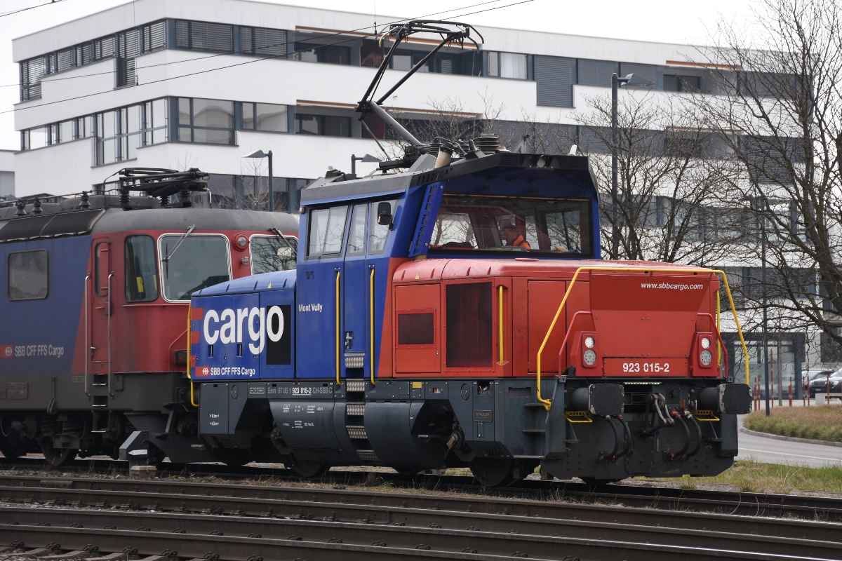 SBB Eem 923 015-2 «Mont Vully» im Bahnhof Heerbrugg SG (2018-02-24)