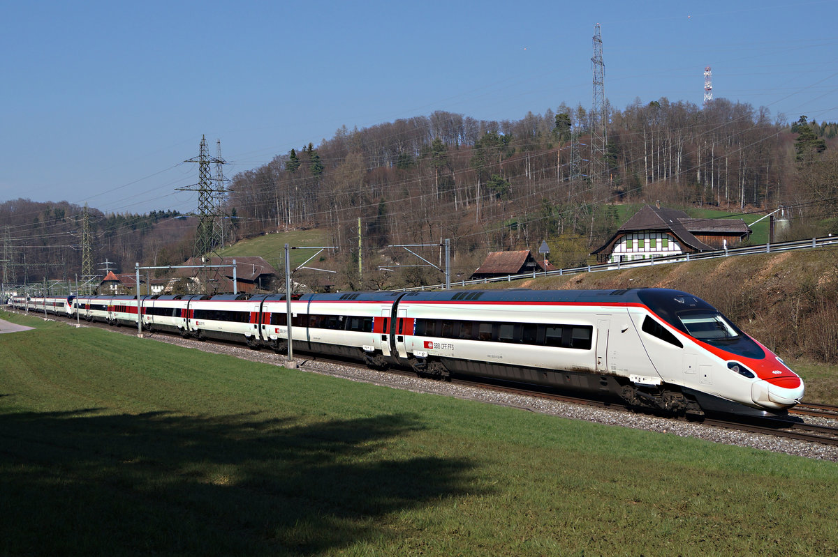 SBB: Ein nicht alltägliches Bild mit einer Doppeltraktion ETR 610 entstand am 25. März 2017 im Emmental bei Wynigen. Wegen Bauarbeiten auf der Neubaustrecke wurden sämtliche Züge über die alte Stammstrecke umgeleitet.
Foto: Walter Ruetsch