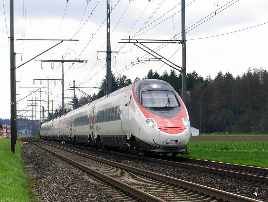 SBB - Ein RABe 503 ... unterwegs bei Lyssach am  18.04.2015