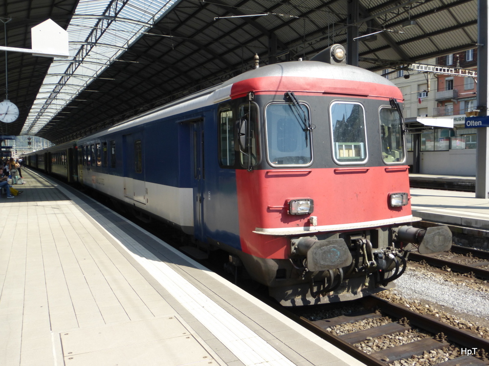 SBB - Ersatzzug von Zürich nach Bern mit dem Steuerwagen BDt 50 85 82-33 984-4 im Bahnhof Olten am 06.09.2014