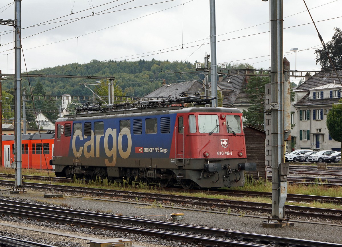 SBB: Erstmals seit der Ausrangierung wurde wieder einmal eine Ae 6/6 ber das Wochenende in Solothurn-HB abgestellt. Die Ae 610 496-2 wurde am 8. September 2013 ab dem Perron von Gleis 5 fotografiert.
Foto: Walter Ruetsch
