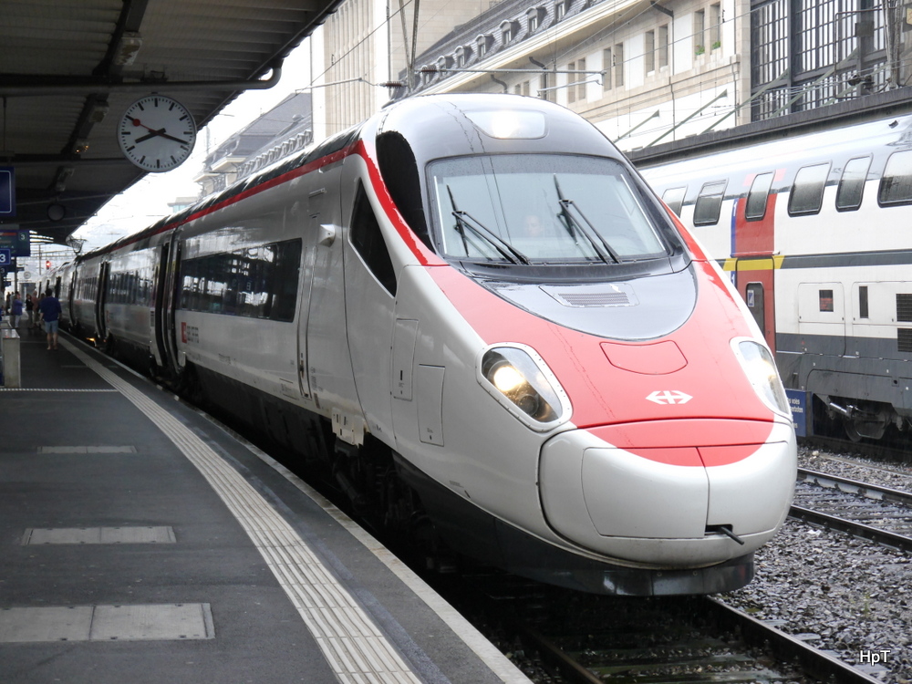 SBB - ETR 610 114-6 im Bahnhof Lausanne am 20.07.2014