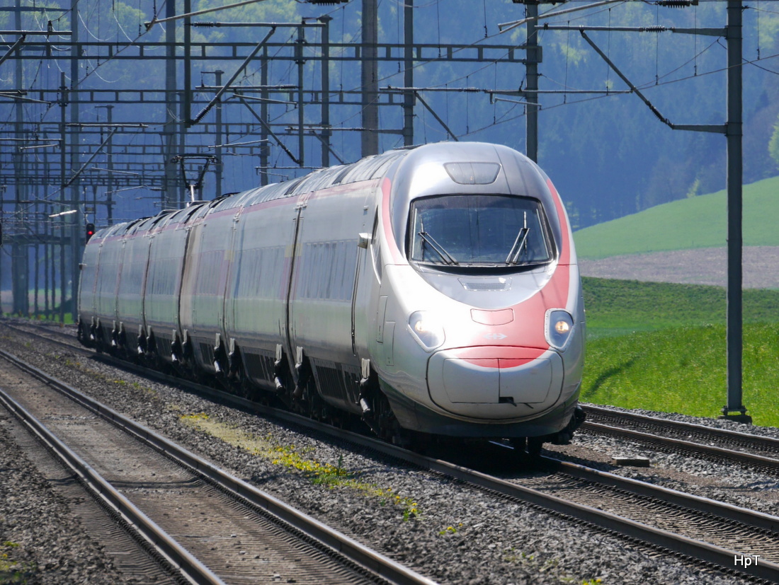 SBB - ETR 610 114-6 bei der durchfahrt in Riedtwil am 19.04.2015