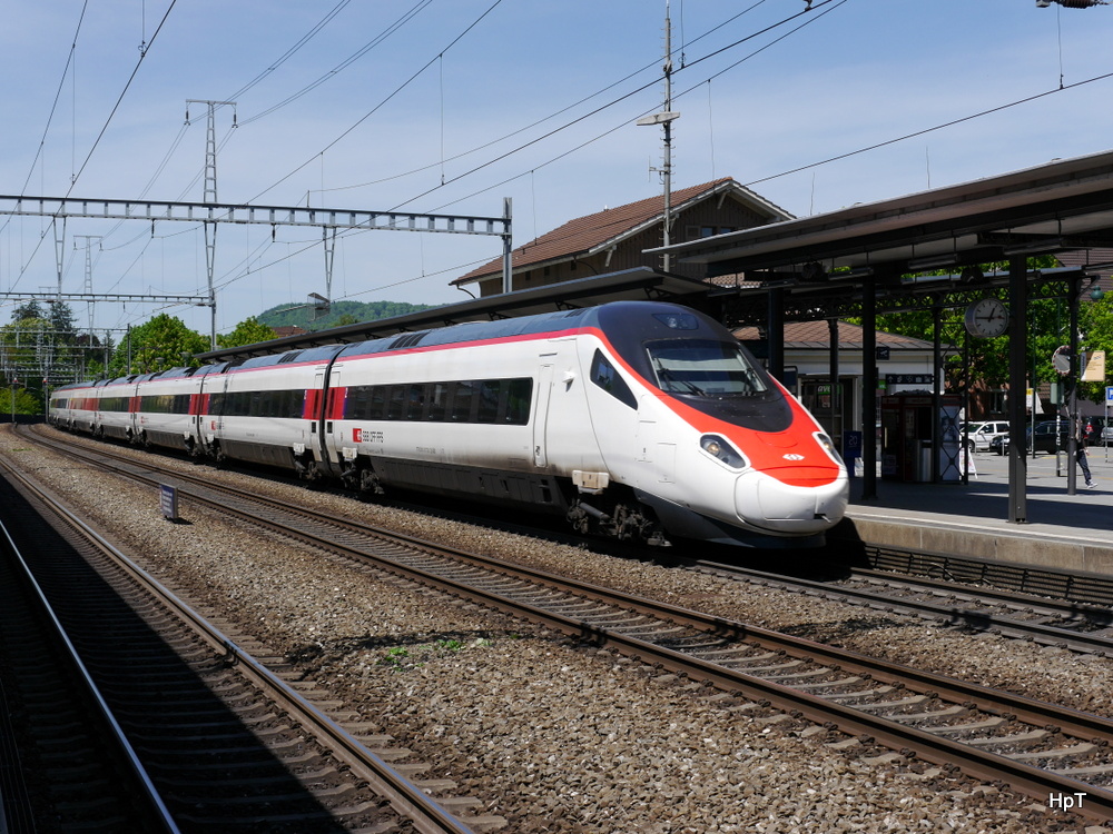 SBB - ETR 610 705 bei der durchfahrt im Bahnhof Sissach am 05.05.2014