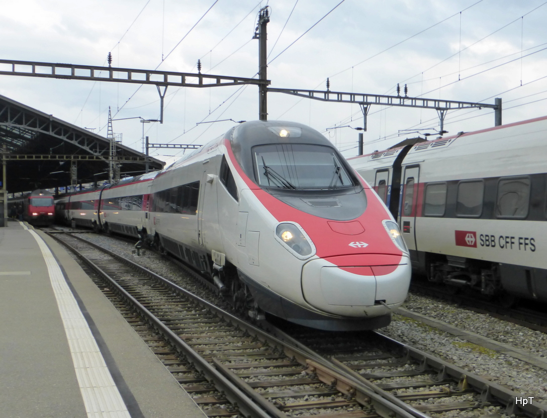 SBB - ETR 610 707 beim verlassen des Bahnhof Lausanne am  14.02.2015