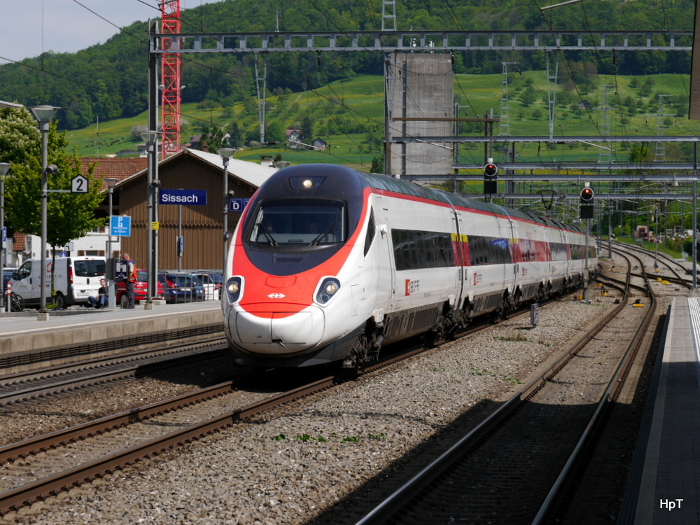 SBB - ETR 610 710 bei der durchfahrt im Bahnhof Sissach am 05.05.2014