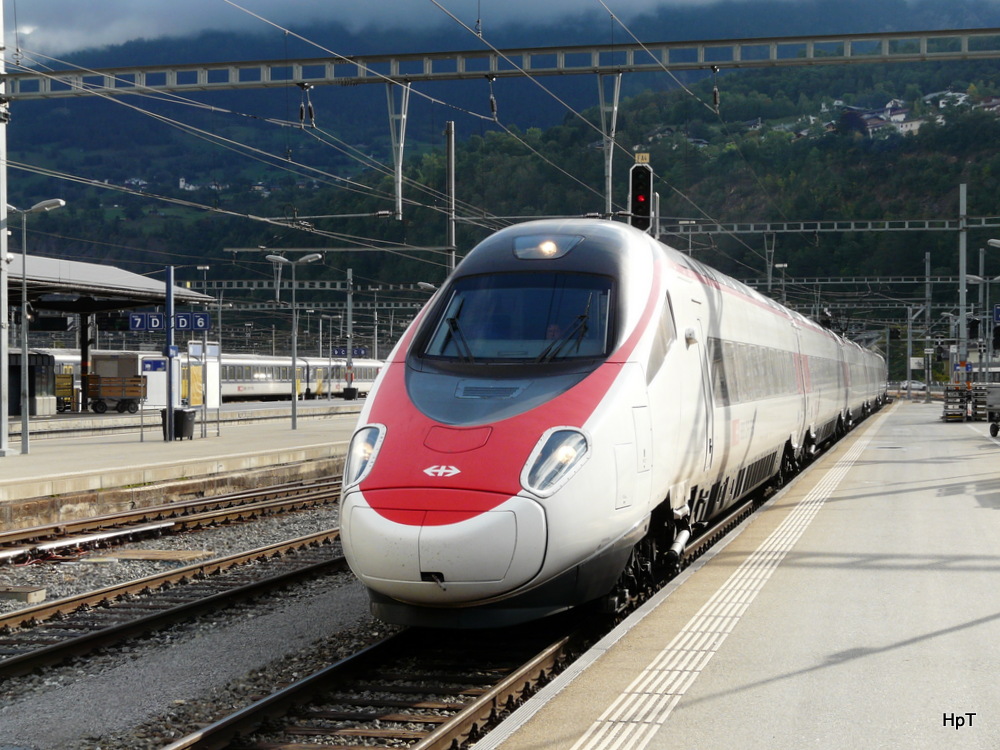 SBB - ETRr 610 710 bei der einfahrt im Bahnhof Brig am 22.09.2014