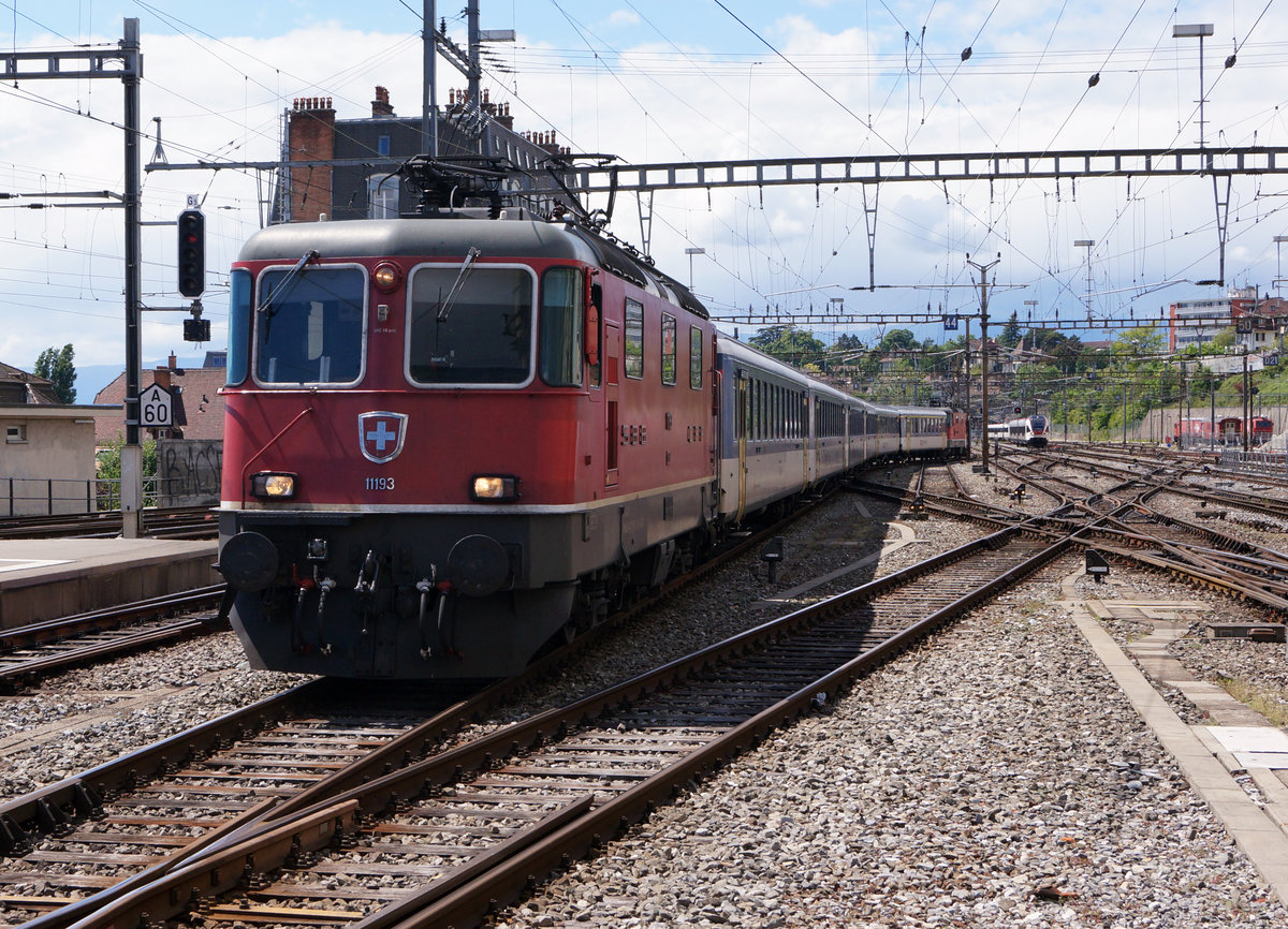 SBB: EW II Pendel mit Re 4/4 11 191 und Re 4/4 II 11 193 an beiden Enden in Lausanne am 20. Mai 2017.
Foto: Walter Ruetsch