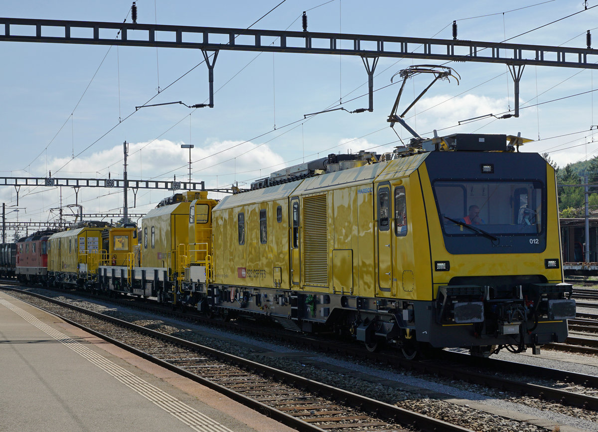 SBB: GBT-Basisfahrzeuge mit der Re 4/4 II 11112 auf Testfahrt. Die Aufnahme entstand am 7. August 2017 in Solothurn-HB bei einem Zwischenhalt.
Foto: Walter Ruetsch
