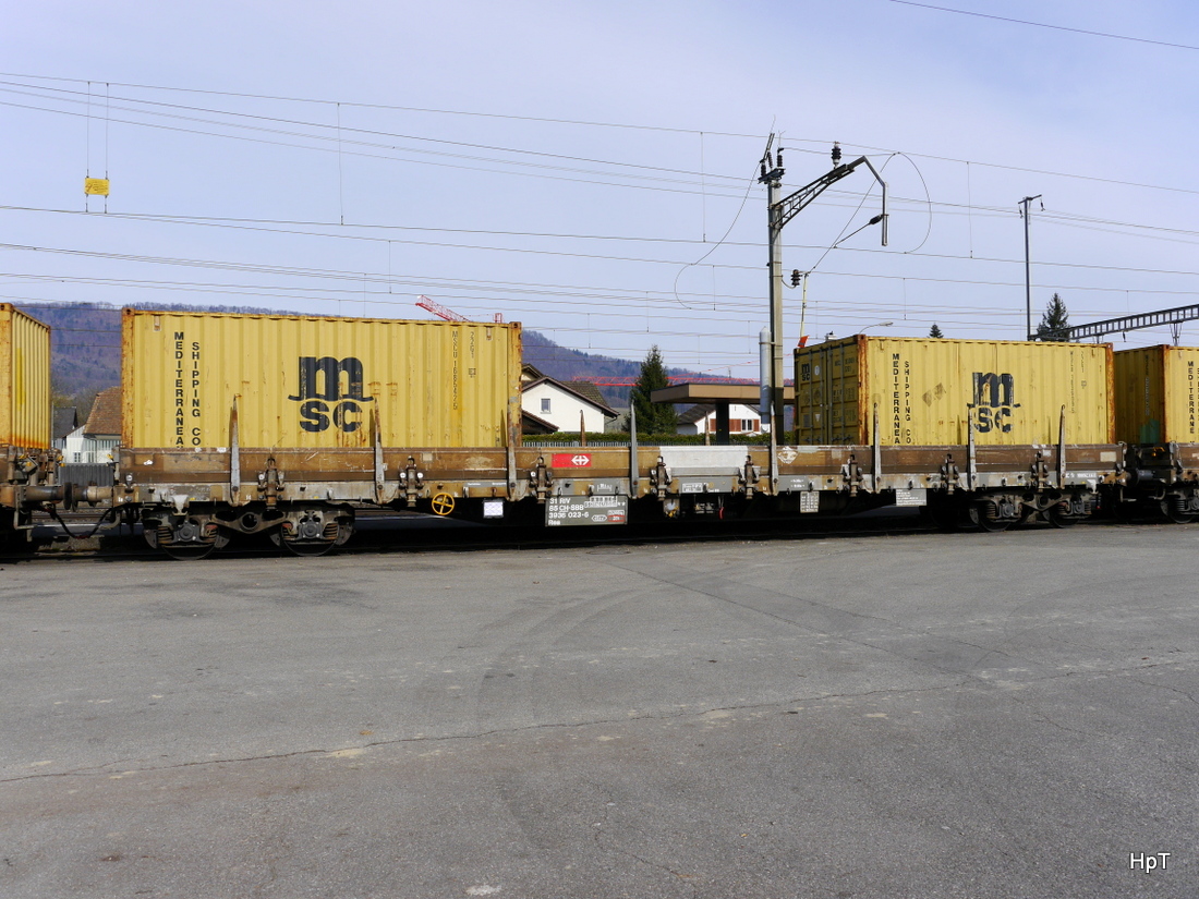 SBB - Güterwagen vom Typ  Res 31 85 393 6 032-6 mit Containerladung in Rupperswil am 07.03.2015