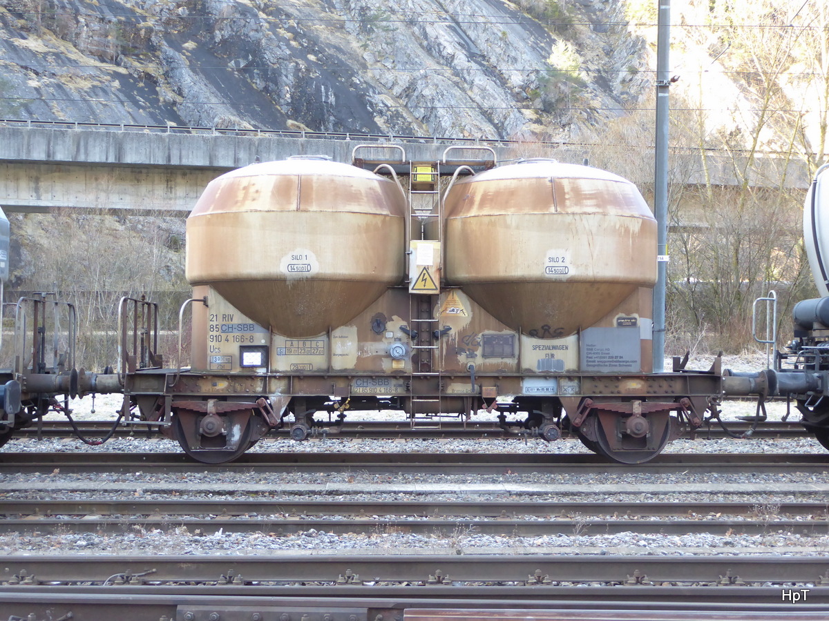 SBB - Güterwagen Typ Ucs 21 85 910 4 166-8 im Pery am 11.03.2017