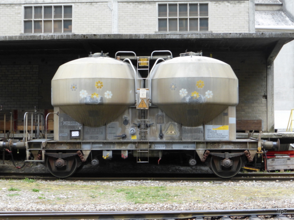 SBB - Güterwagen Typ Ucs 21 85 910 5 099-0 im Bahnhofsareal von Reuchenette-Pery am 06.04.2014