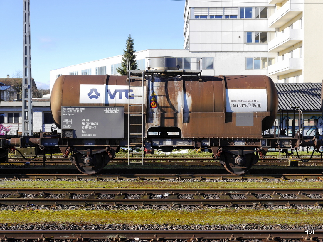 SBB - Güterwagen vom Typ  Zcs 23 85 736 6 901-3 abgestellt im Bahnhof von Herzogenbuchsee am 04.01.2015