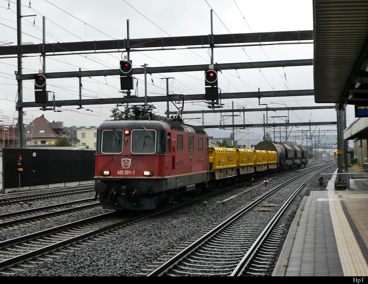 SBB - Güterzug mit der Lok 420 291-7 bei der durchfahrt im Bahnhof Rothrist am 23.09.2020