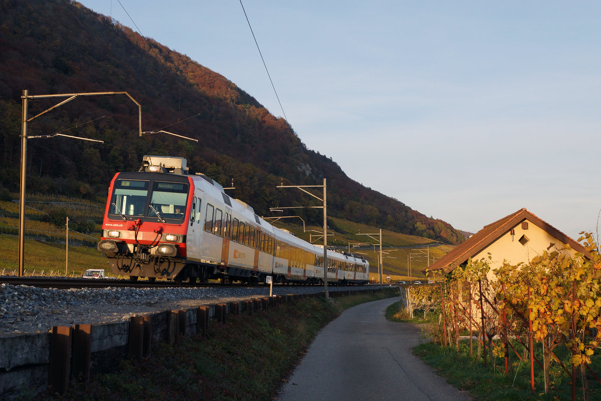 SBB: HERBSTLICHE STIMMUNG
auf der Jurasüdfuss Linie
bei Ligerz vom 3. November 2016 (Personenverkehr).
Foto: Walter Ruetsch 