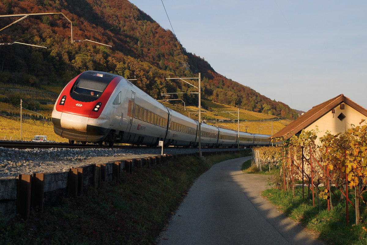 SBB: HERBSTLICHE STIMMUNG
auf der Jurasüdfuss Linie
bei Ligerz vom 3. November 2016 (Personenverkehr).
Foto: Walter Ruetsch 
