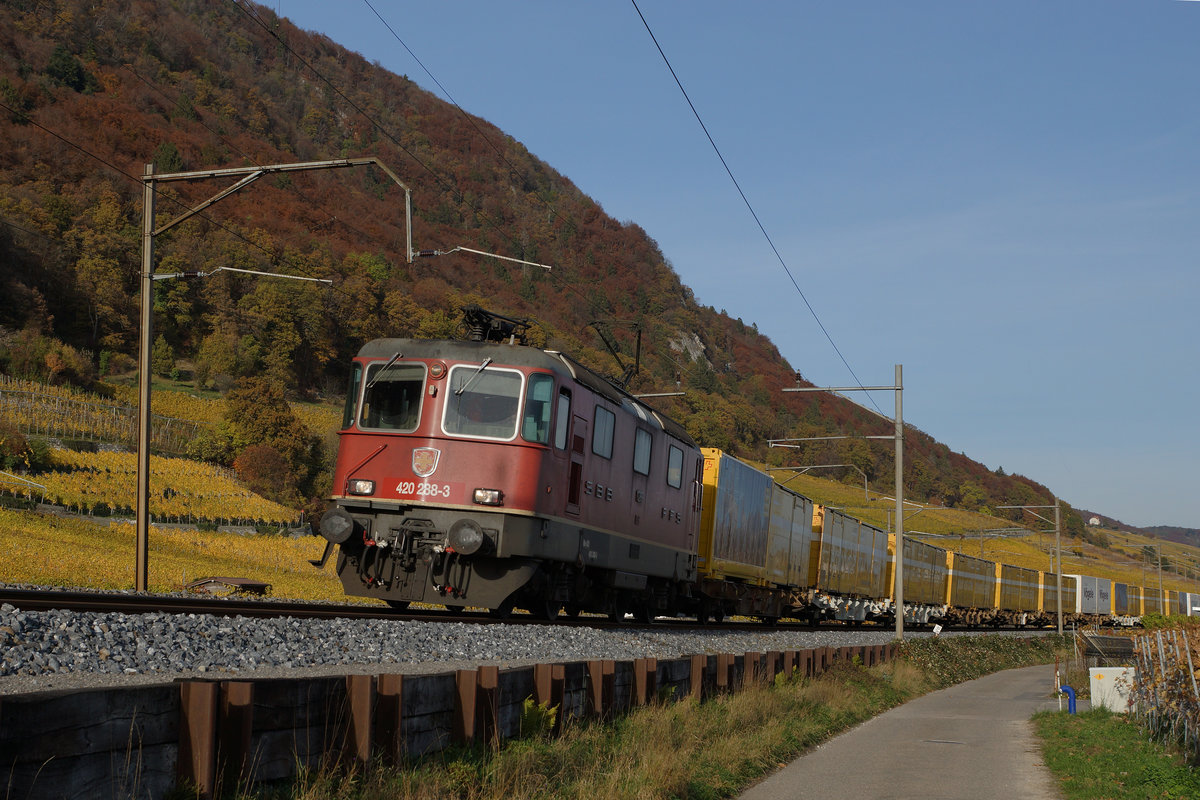 SBB: HERBSTLICHE STIMMUNG
auf der Jurasüdfuss Linie
vom 3. November 2016 (Güterverkehr).
Postzug mit Re 420 288-3 bei Ligerz.
Foto: Walter Ruetsch 