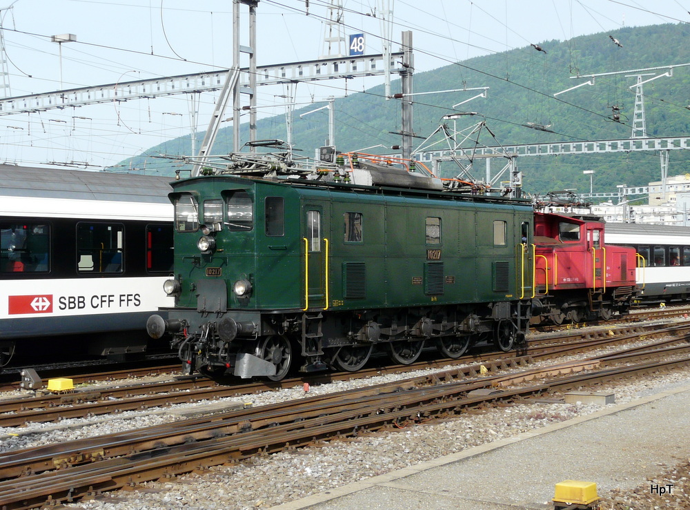 SBB Historic - Ae 3/5 10217 bei Rangierfahrt im Bahnhof Biel am 01.06.2014