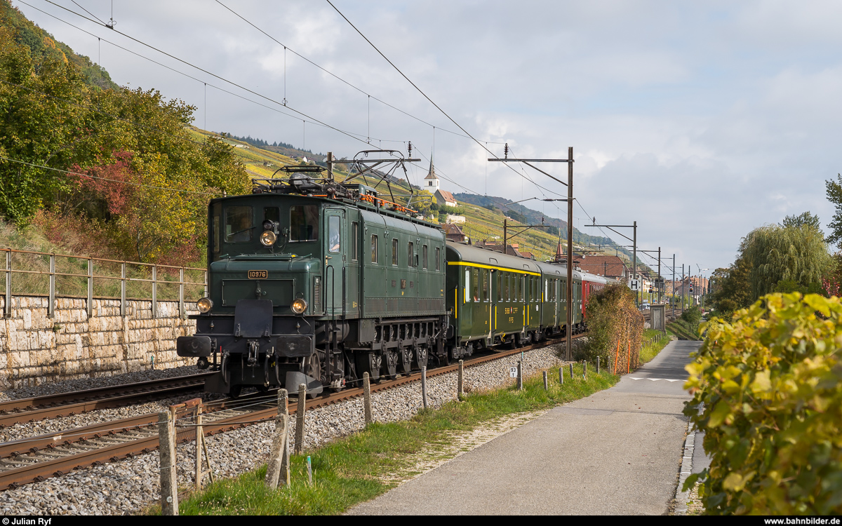 SBB Historic Ae 4/7 10976 mit Sonderfahrt  Fahrt ins Blaue  am 17. Oktober 2020 bei Ligerz.