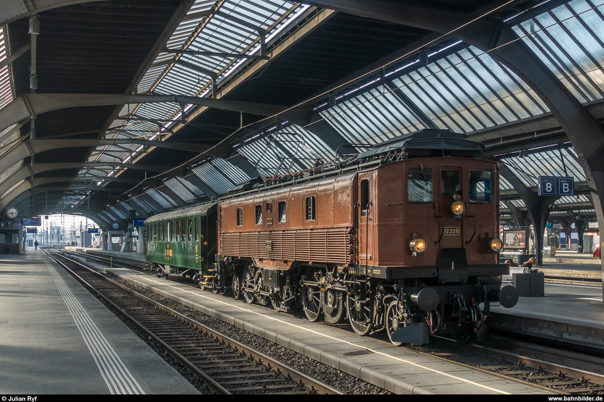 SBB Historic Be 4/6 12320 mit C4 9002 am 7. April 2018 bei der Ankunft in Zürich HB.