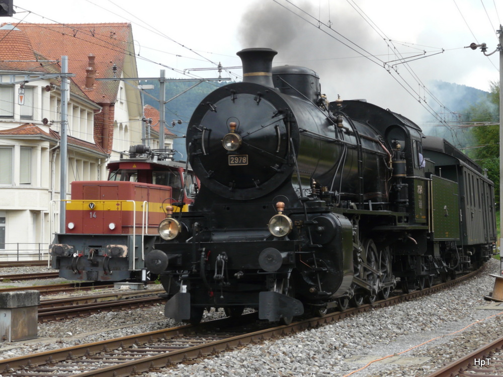 SBB Historic - Dampflok C 5/6 2978 mit Extrazug bei der einfahrt in den Bahnhof Tavannes am 08.09.2013