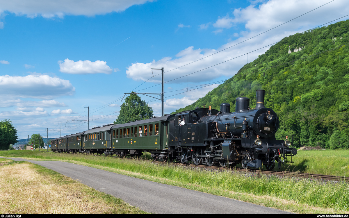 SBB Historic Habersack Eb 3/5 5819 mit einem Extrazug anlässlich des Tags der offenen Tore im Bahnpark Brugg am 21. Mai 2017 zwischen Siggenthal-Würenlingen und Turgi.