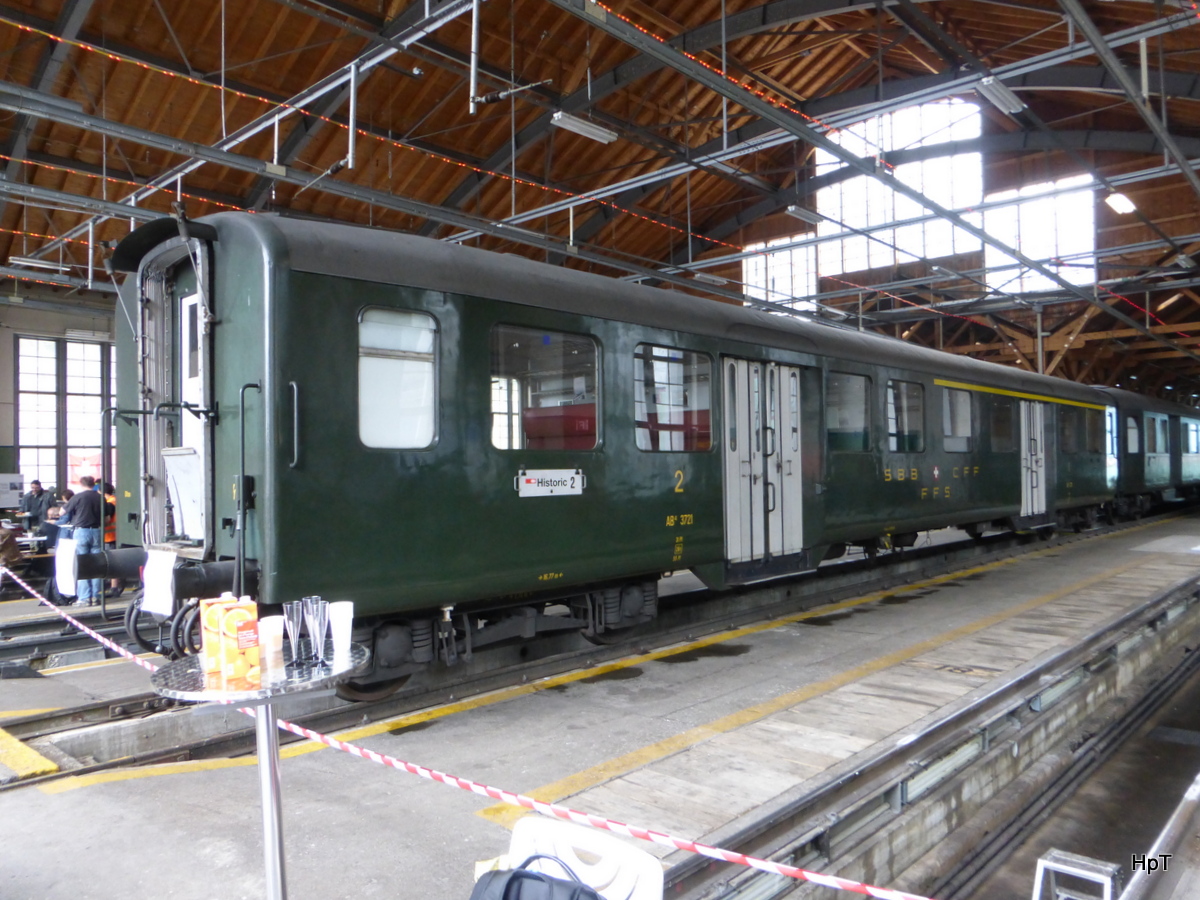 SBB Historic - Personenwagen 1 + 2 Kl.  AB 50 85 69-03 721-3 im Depot in Erstfeld am 01.08.2015 