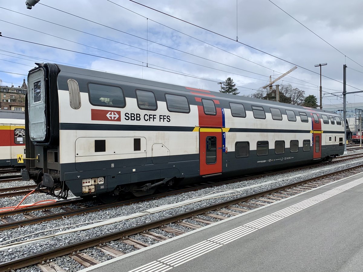 SBB IC 2000 Wagen A 50 85 16-94 024-6 am 12.4.21 Solo beim Bahnhof Bern abgestellt.