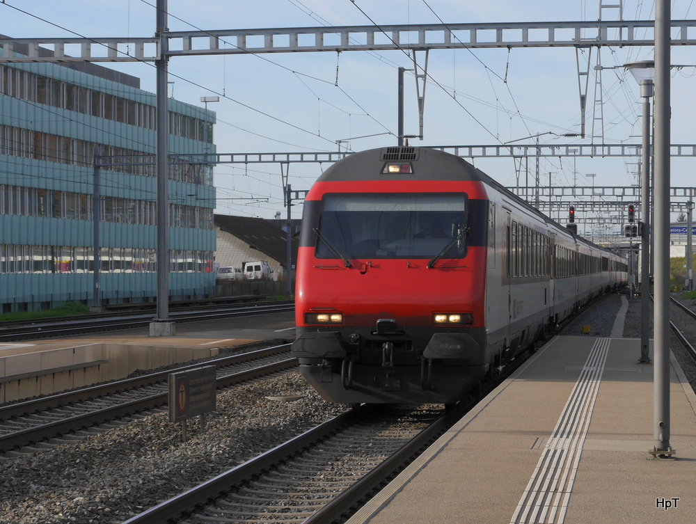 SBB - IC bei der durchfahrt im Bahnhof Gümligen am 22.11.2014