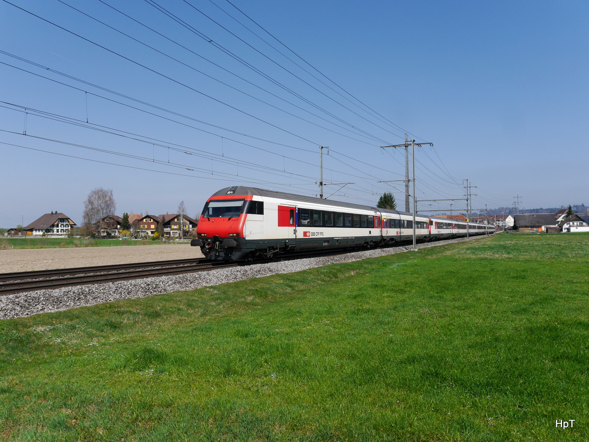 SBB - IC nach Bern an der Spitze des Steuerwagen Bt 50 85 28-94 922-7 unterwegs bei Lyssach am 25.03.2017