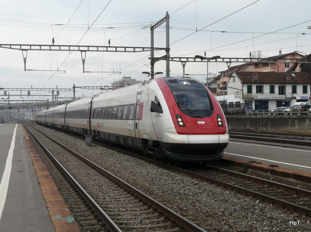SBB - ICN Annemarie Schwarzenbach bei der durchfahrt im Bahnhof Renens am 11.01.2014