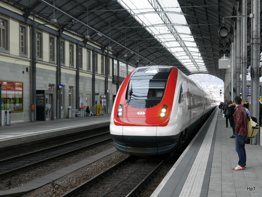 SBB - ICN Annemarie Schwarzenbach bei der einfahrt im Bahnhof Olten am 07.03.2015