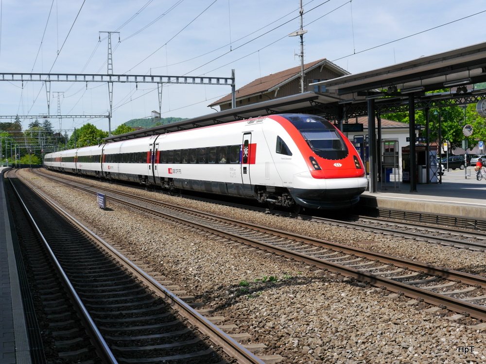 SBB - ICN Friedrich Dürrenmatt bei der durchfahrt im Bahnhof Sissach am 05.05.2014