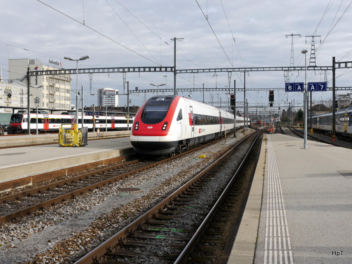 SBB - ICN Gallus Jakob Baumgartner bei der einfahrt im Bahnhof von Biel am 20.11.2017