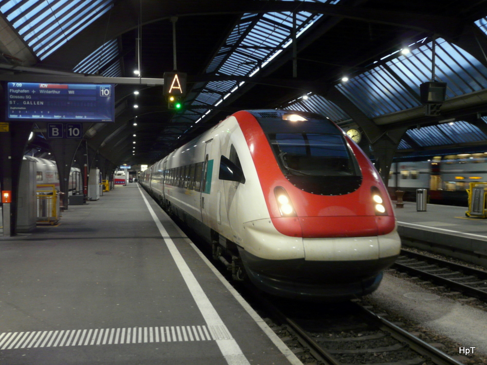 SBB - ICN Grock bei der ausfahrt aus dem HB Zürich am 15.02.2014