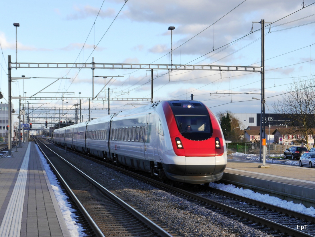 SBB - ICN Gustav Wenk bei der durchfahrt im Bahnhof Grenchen Süd am 04.01.2015