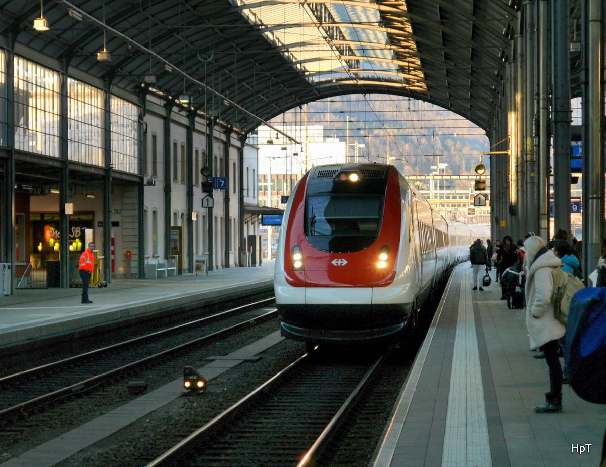 SBB - ICN Jean-Jacques Rousseau bei der einfahrt im Bahnhof Olten am 23.01.2016