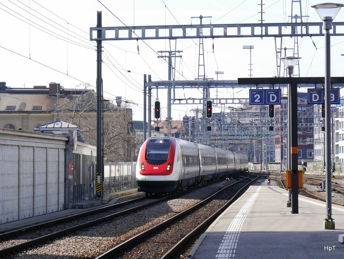 SBB - ICN Johanna Spyri bei der einfahrt in den Bahnhof Genf am 08.03.2015