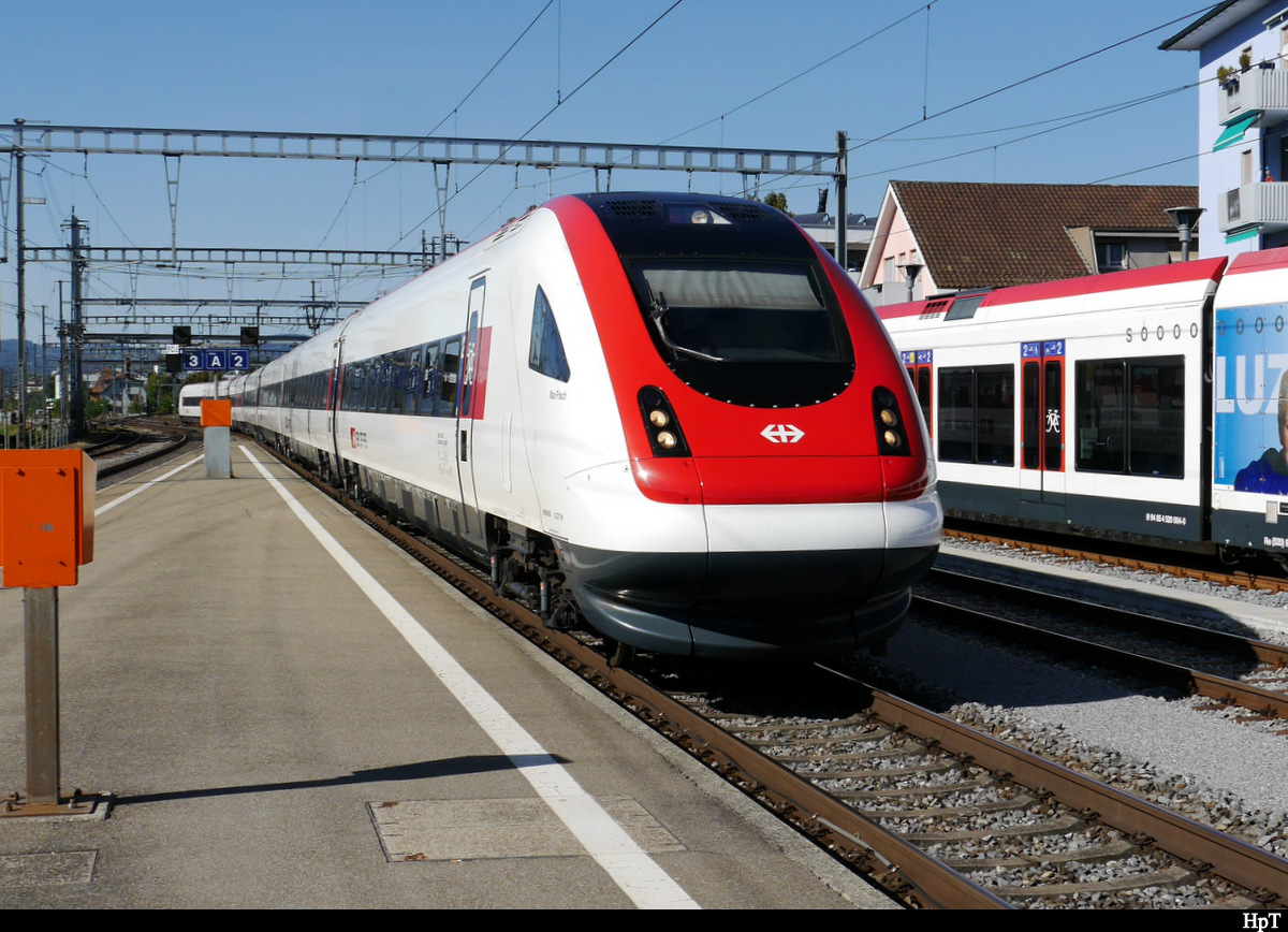 SBB - ICN Max Frisch bei der einfahrt im Bahnhof Zofingen am 25.09.2018