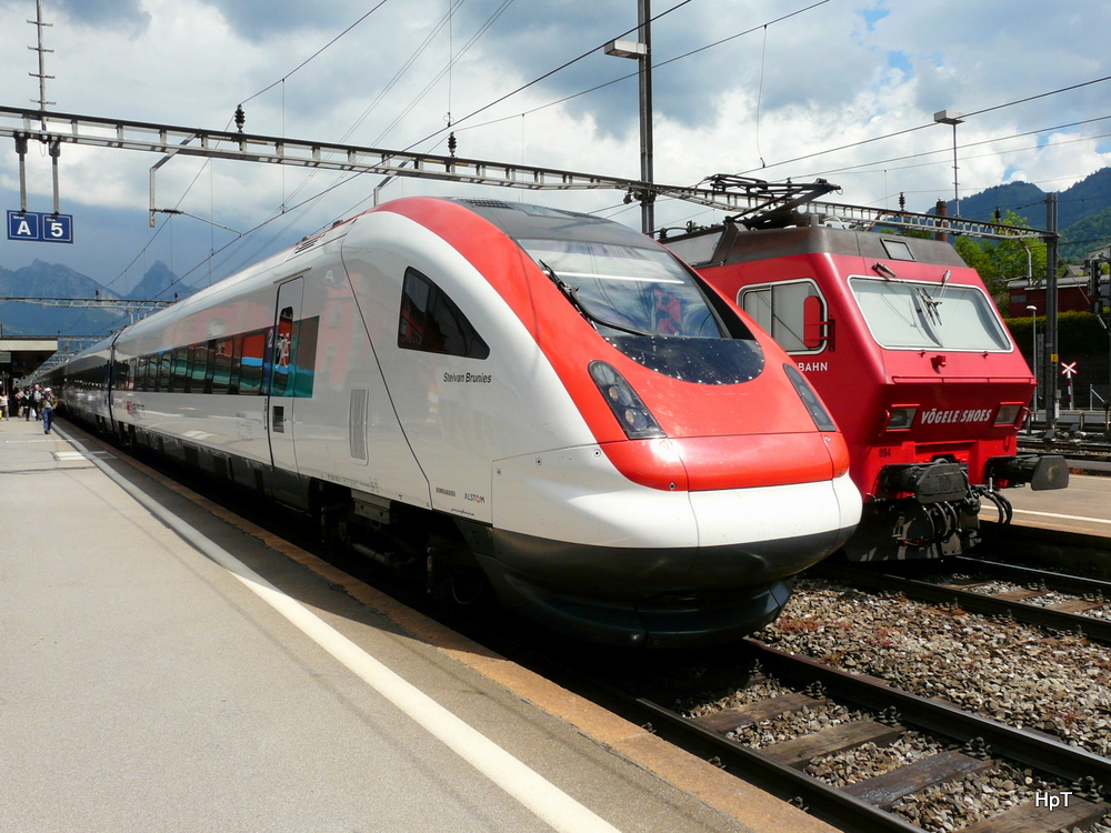 SBB - ICN Stevian Brunies im Bahnhof von Arth-Goldau am 29.05.2014 